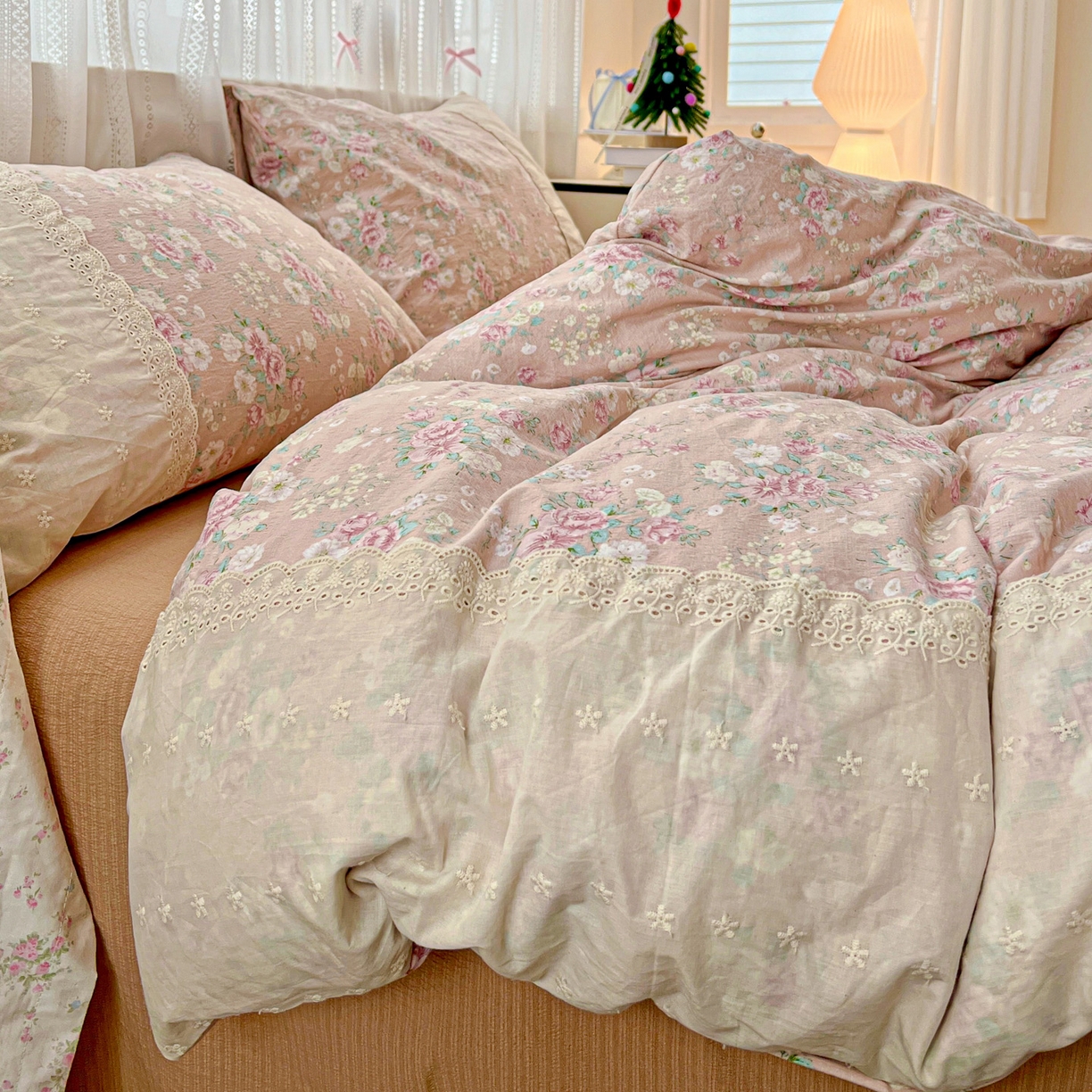 91家纺网 家纺一手货源 找家纺 （总）喜颜 2025新款云感木棉双层纱贴布花边爆款四件套