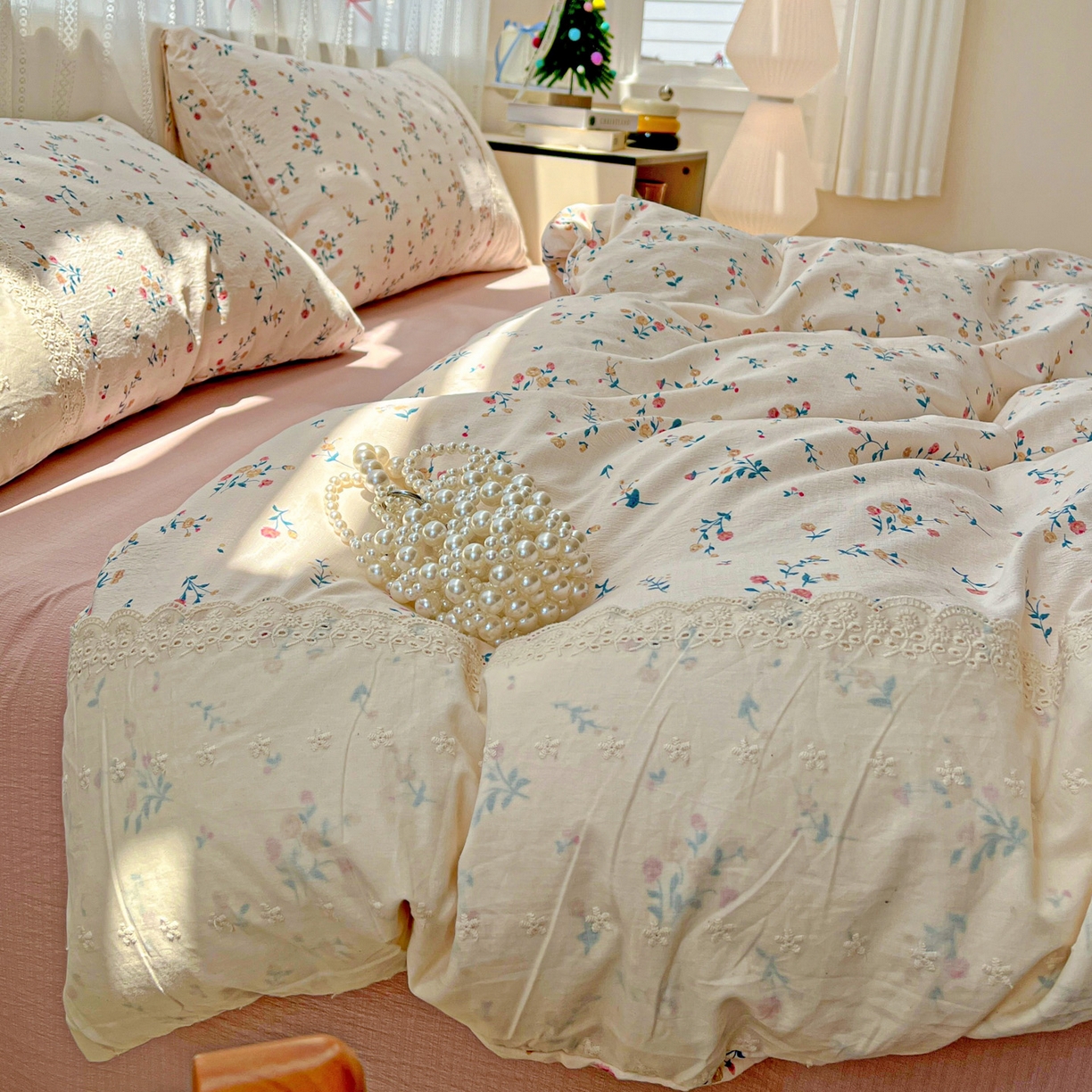 91家纺网 家纺一手货源 找家纺 （总）喜颜 2025新款云感木棉双层纱贴布花边爆款四件套