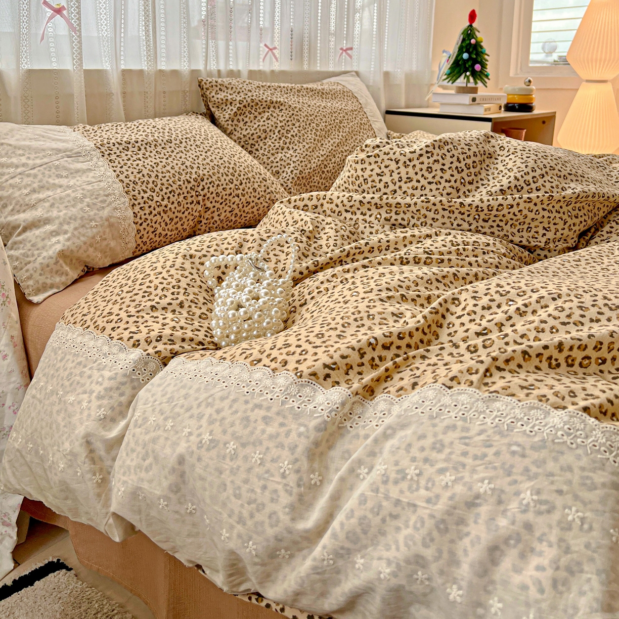 91家纺网 家纺一手货源 找家纺 喜颜 2025新款云感木棉双层纱贴布花边爆款四件套 豹纹咖-（贴布花边）