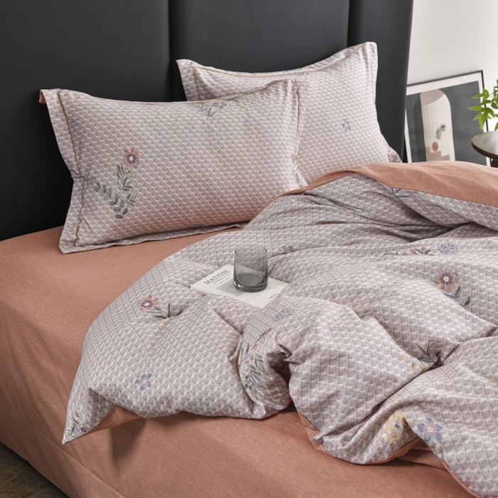 91家纺网 家纺一手货源 找家纺 磨毛世家家纺2025新款金太阳铂金四件套加厚四件套 轻语