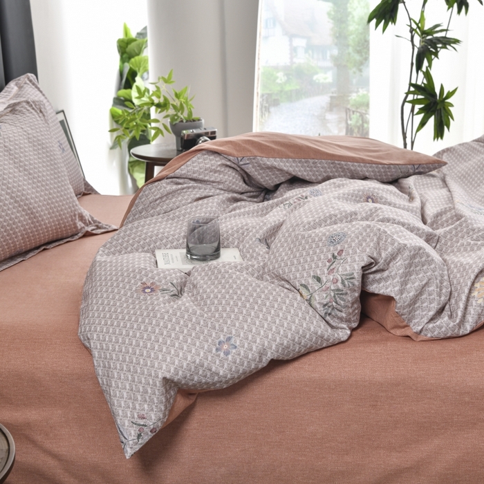 91家纺网 家纺一手货源 找家纺 磨毛世家家纺2025新款金太阳铂金四件套加厚四件套 轻语