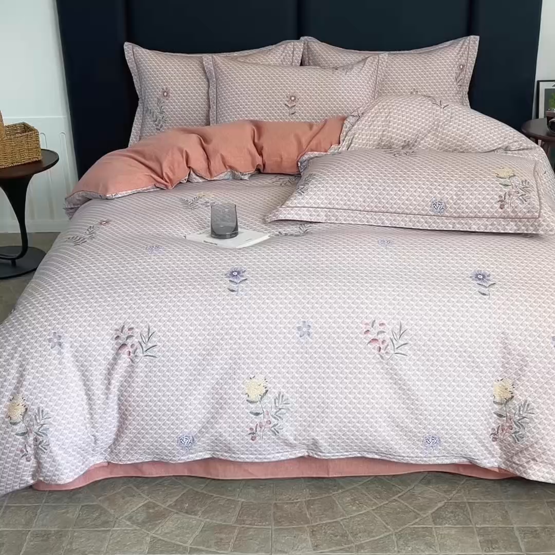 91家纺网 家纺一手货源 找家纺 磨毛世家家纺2025新款金太阳铂金四件套加厚四件套 轻语