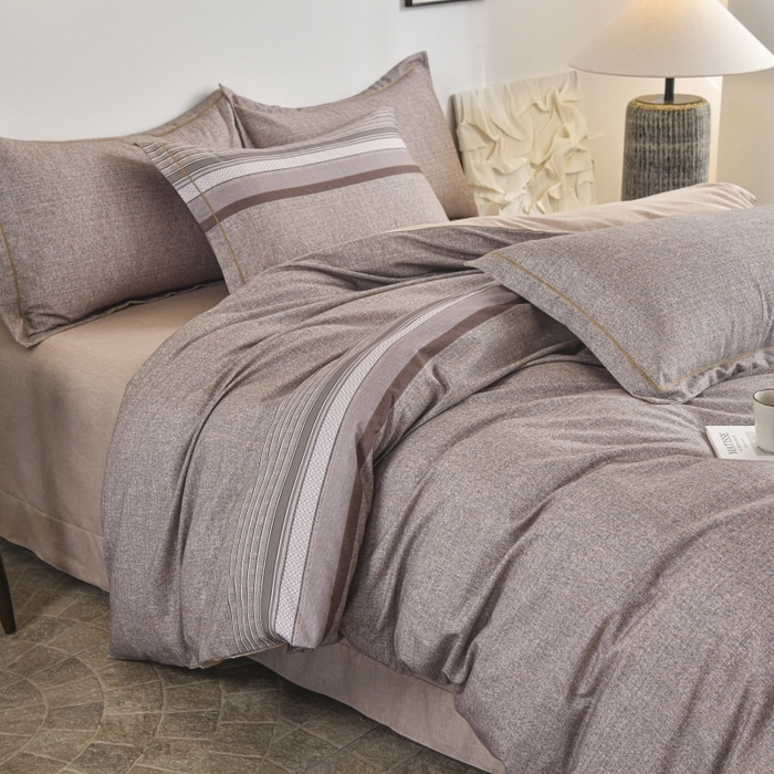 91家纺网 家纺一手货源 找家纺 磨毛世家家纺2025新款金太阳铂金四件套加厚四件套 甜美条-红咖