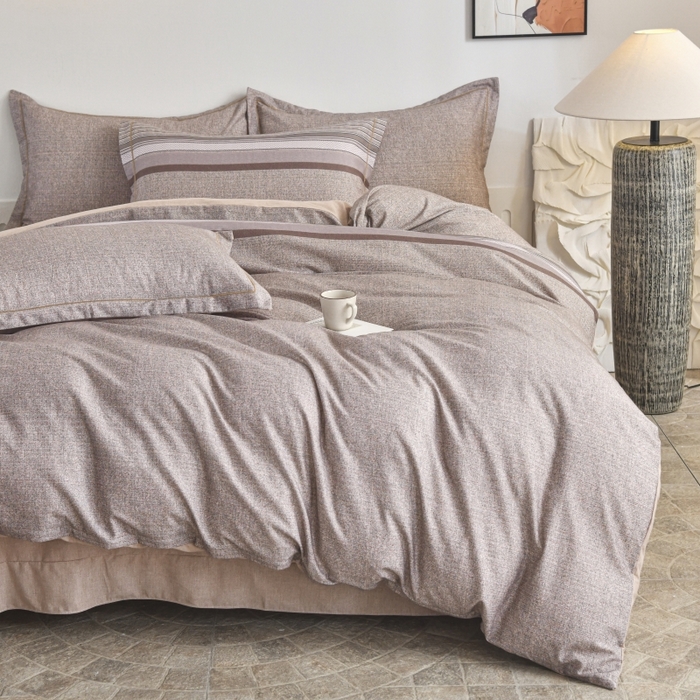 91家纺网 家纺一手货源 找家纺 磨毛世家家纺2025新款金太阳铂金四件套加厚四件套 甜美条-红咖