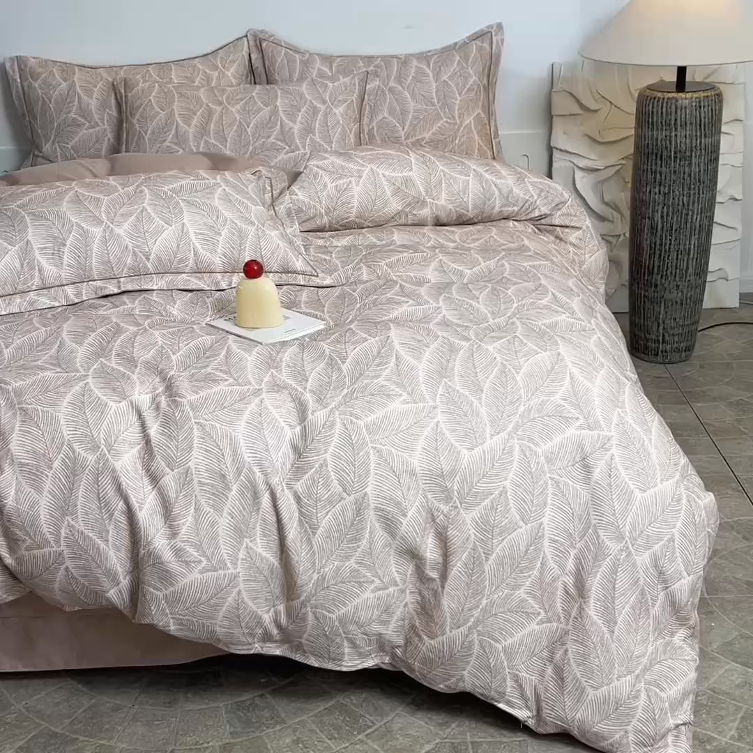 91家纺网 家纺一手货源 找家纺 磨毛世家家纺2025新款金太阳铂金四件套加厚四件套 叶语