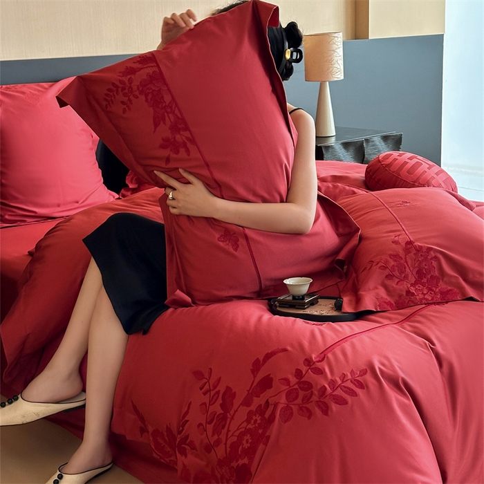 91家纺网 家纺一手货源 找家纺 宏羽纺家纺 2025新款100s全棉纯棉贡缎司马棉法式刺绣花边四件套午后花房-汐云红