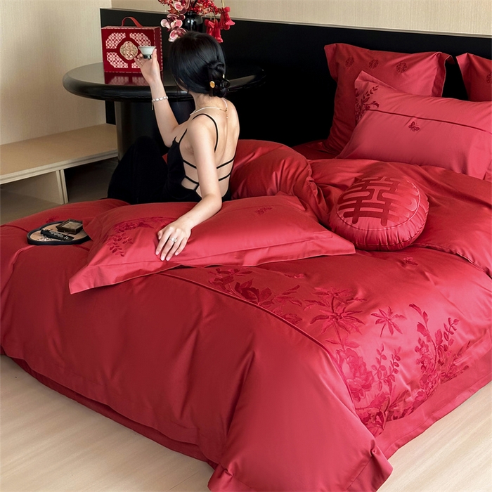 91家纺网 家纺一手货源 找家纺 宏羽纺家纺 2025新款100s全棉纯棉贡缎司马棉法式刺绣花边四件套午后花房-汐云红