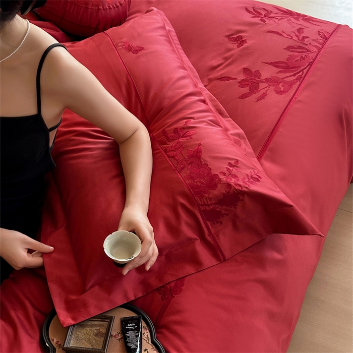 91家纺网 家纺一手货源 找家纺 宏羽纺家纺 2025新款100s全棉纯棉贡缎司马棉法式刺绣花边四件套午后花房-汐云红