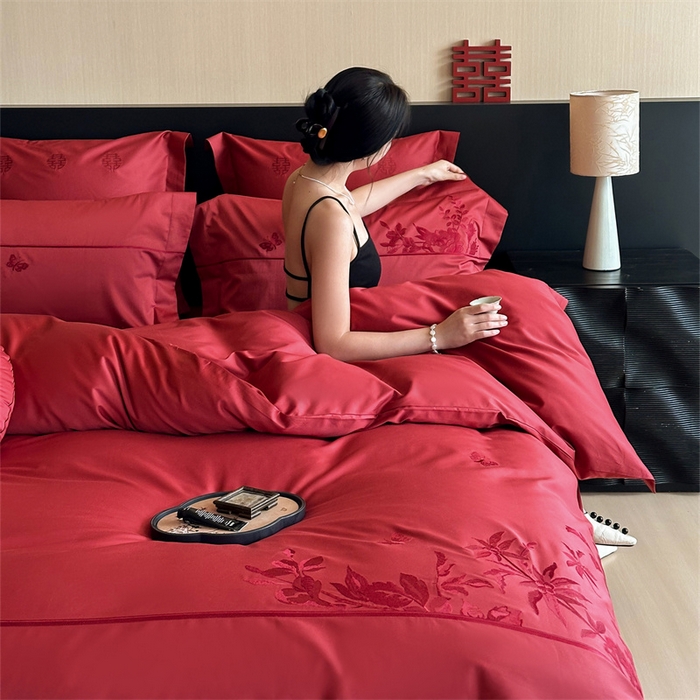 91家纺网 家纺一手货源 找家纺 宏羽纺家纺 2025新款100s全棉纯棉贡缎司马棉法式刺绣花边四件套午后花房-汐云红