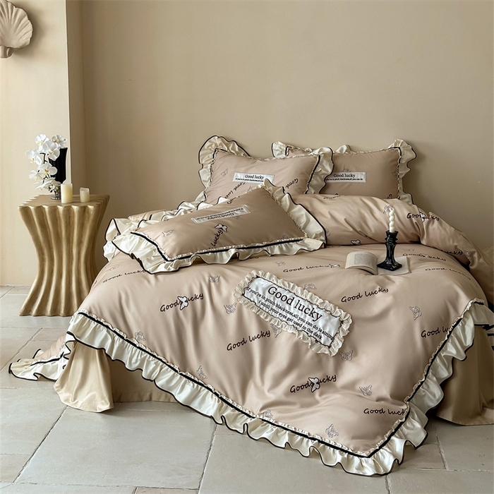 91家纺网 家纺一手货源 找家纺 宏羽纺家纺 2025新款100s全棉纯棉贡缎司马棉法式刺绣花边四件套花园之梦-奶咖