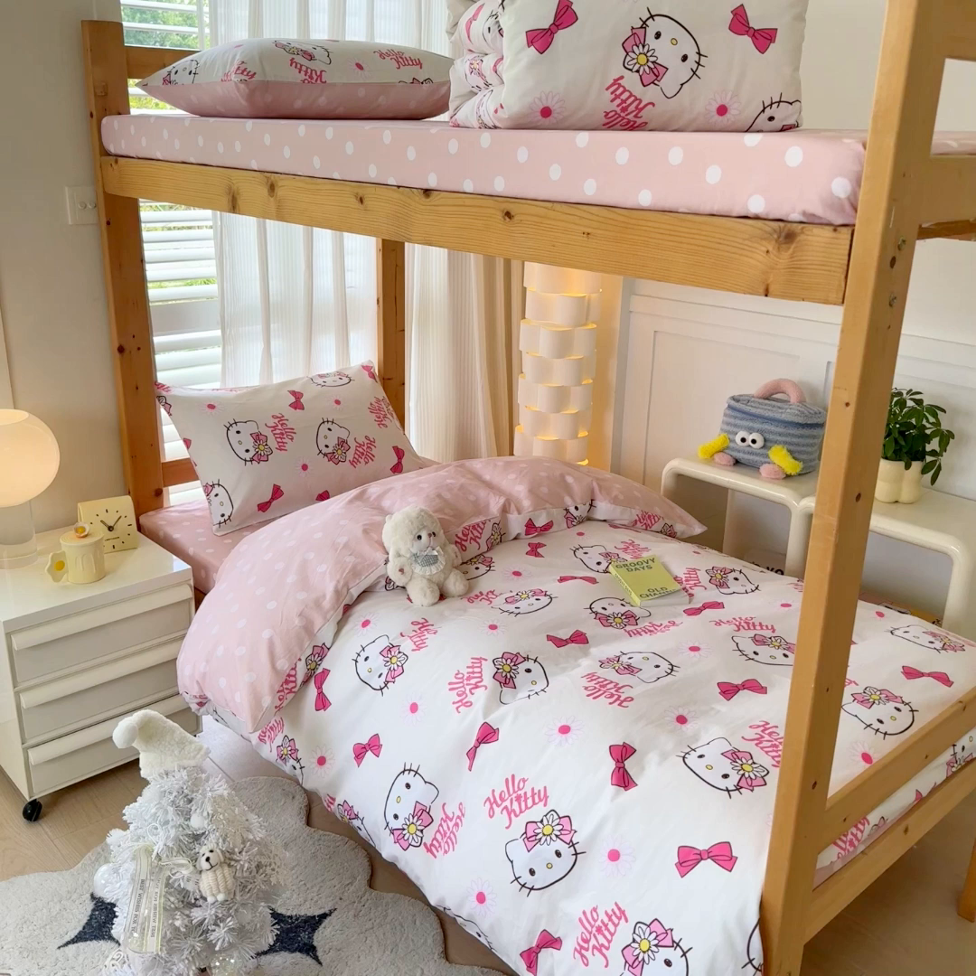 91家纺网 家纺一手货源 找家纺 玉元坊 2025新款三丽鸥全棉纯棉学生款学生宿舍上下铺三件套 雏菊kt