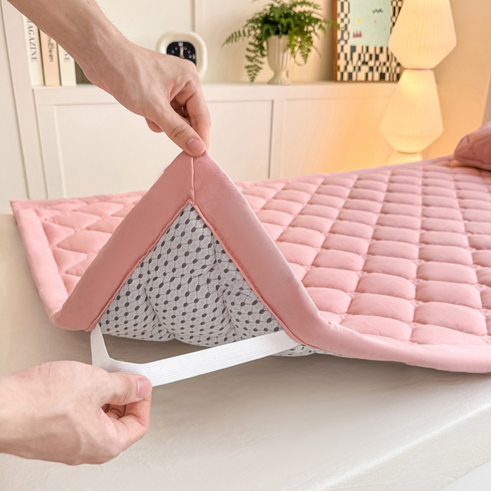 91家纺网 家纺一手货源 找家纺 梦初语 2025新款轻奢H刺绣学生宿舍上下铺床垫褥 粉黛