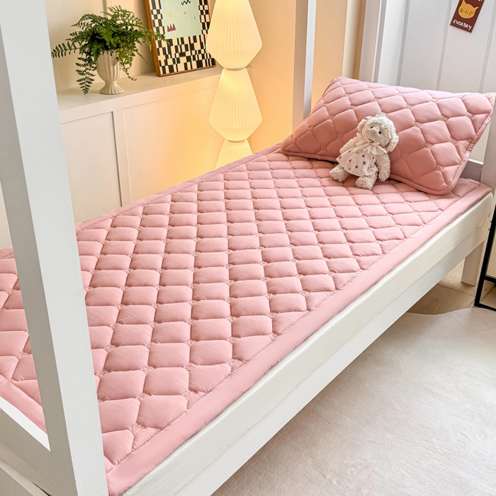 91家纺网 家纺一手货源 找家纺 梦初语 2025新款轻奢H刺绣学生宿舍上下铺床垫褥 粉黛