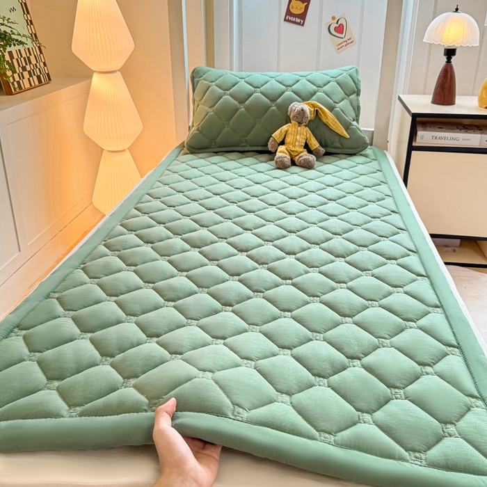 91家纺网 家纺一手货源 找家纺 梦初语 2025新款轻奢H刺绣学生宿舍上下铺床垫褥 墨绿