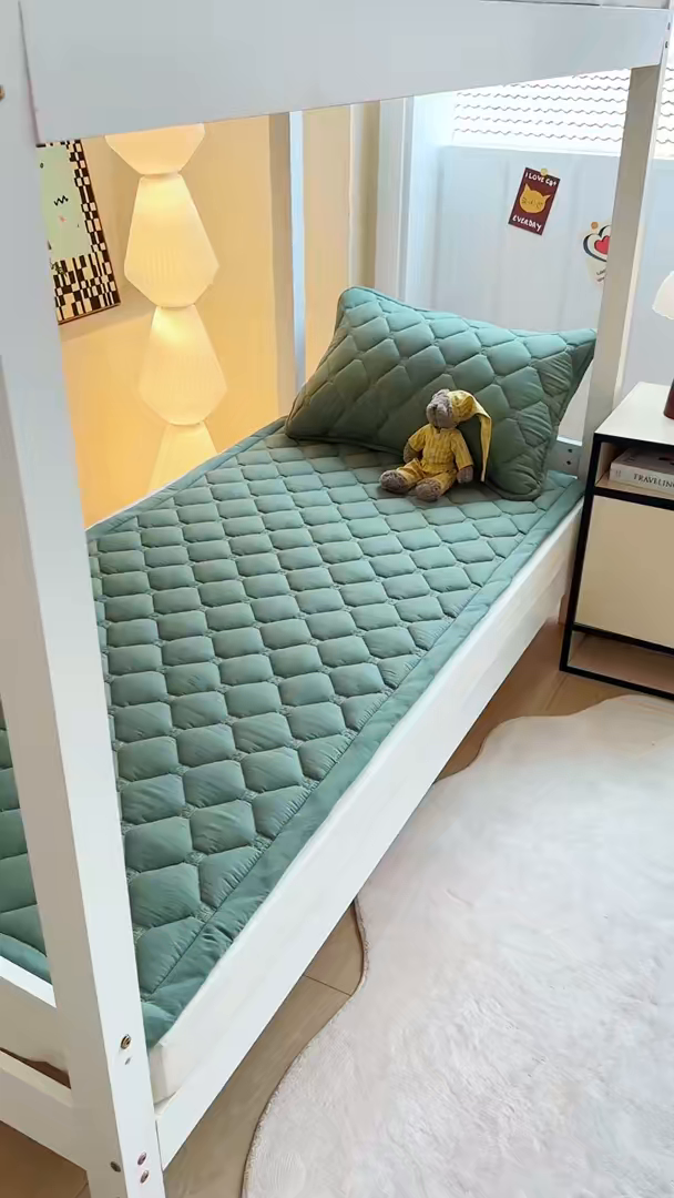 91家纺网 家纺一手货源 找家纺 梦初语 2025新款轻奢H刺绣学生宿舍上下铺床垫褥 墨绿