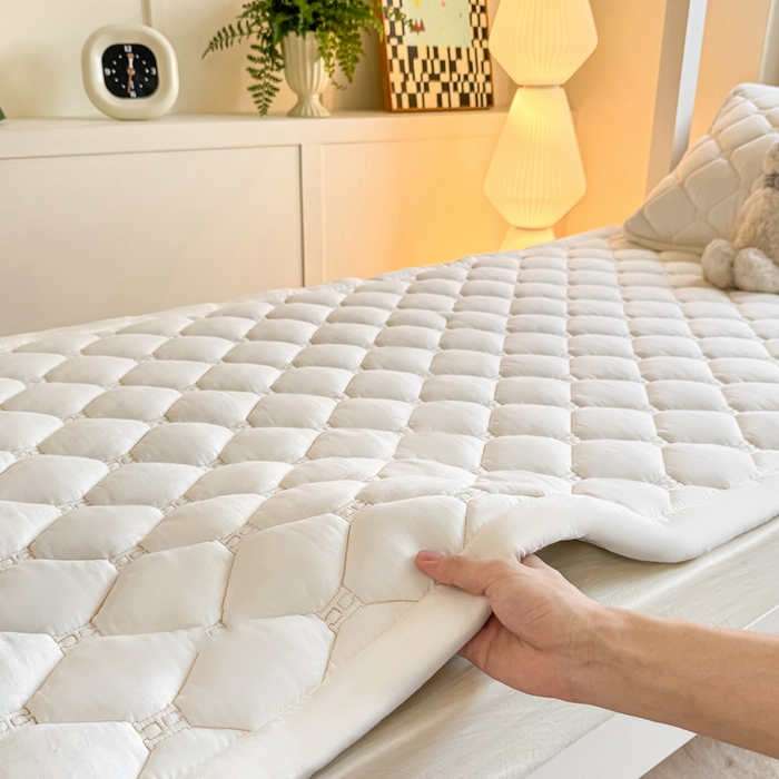 91家纺网 家纺一手货源 找家纺 梦初语 2025新款轻奢H刺绣学生宿舍上下铺床垫褥 奶白