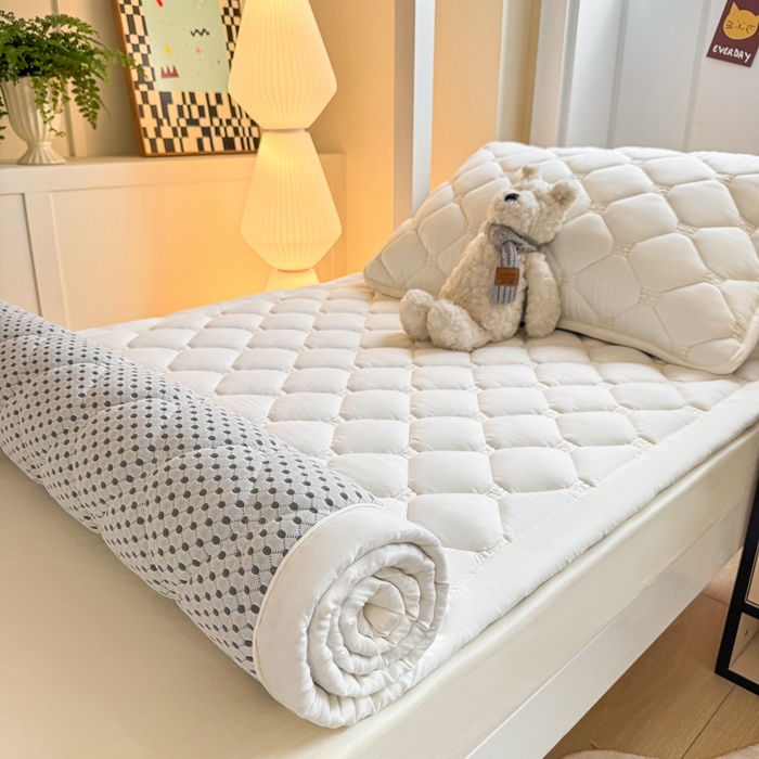 91家纺网 家纺一手货源 找家纺 梦初语 2025新款轻奢H刺绣学生宿舍上下铺床垫褥 奶白