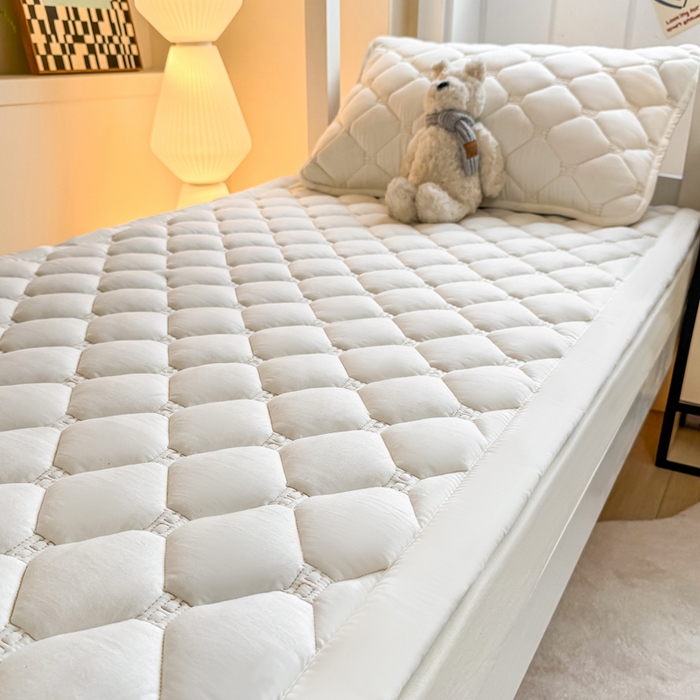 91家纺网 家纺一手货源 找家纺 梦初语 2025新款轻奢H刺绣学生宿舍上下铺床垫褥 奶白