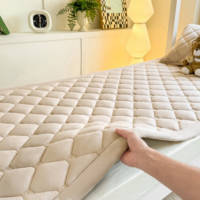 91家纺网 家纺一手货源 找家纺 梦初语 2025新款轻奢H刺绣学生宿舍上下铺床垫褥 奶咖