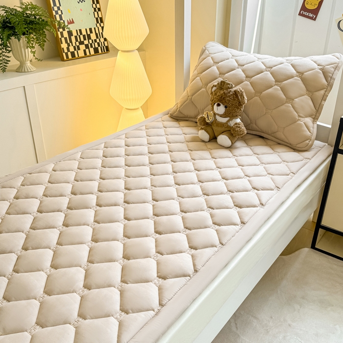 91家纺网 家纺一手货源 找家纺 梦初语 2025新款轻奢H刺绣学生宿舍上下铺床垫褥 奶咖