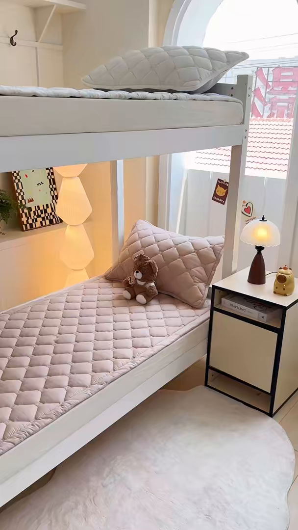 91家纺网 家纺一手货源 找家纺 梦初语 2025新款轻奢H刺绣学生宿舍上下铺床垫褥 奶咖