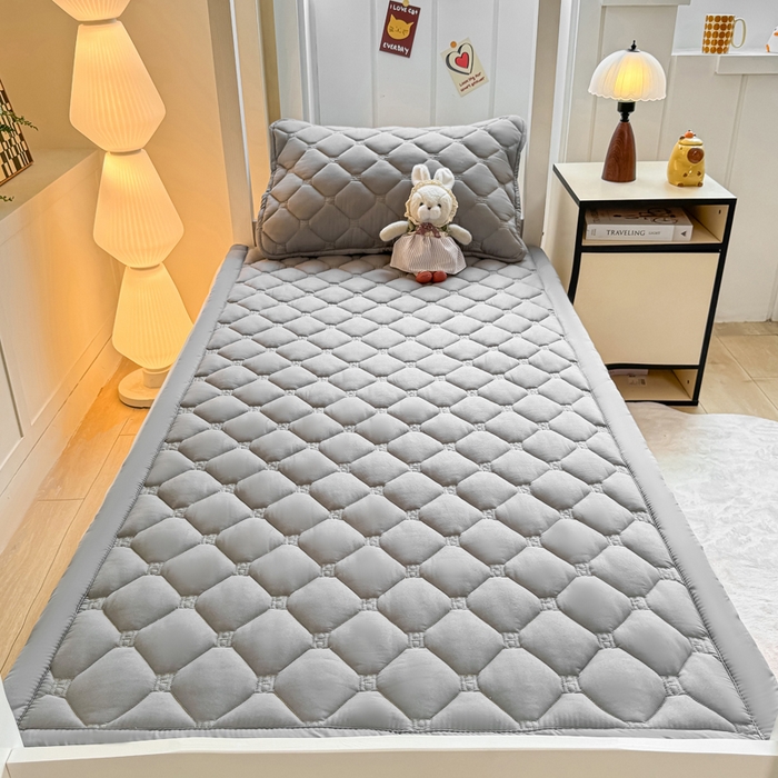 91家纺网 家纺一手货源 找家纺 梦初语 2025新款轻奢H刺绣学生宿舍上下铺床垫褥 深灰