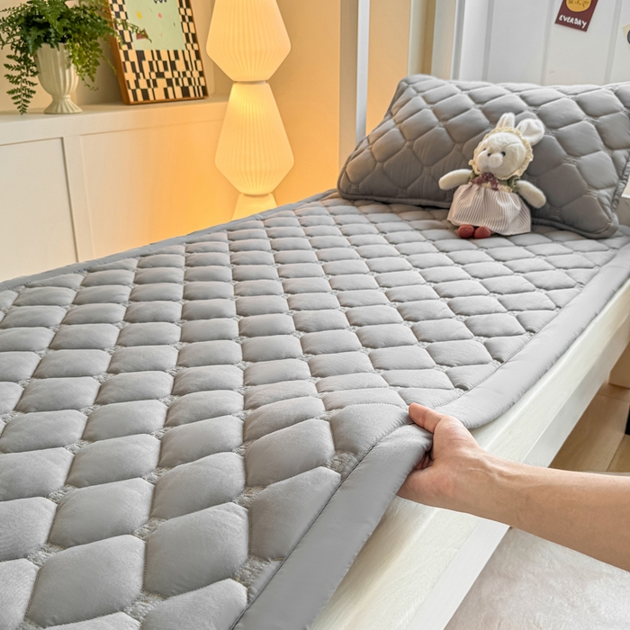 91家纺网 家纺一手货源 找家纺 梦初语 2025新款轻奢H刺绣学生宿舍上下铺床垫褥 深灰