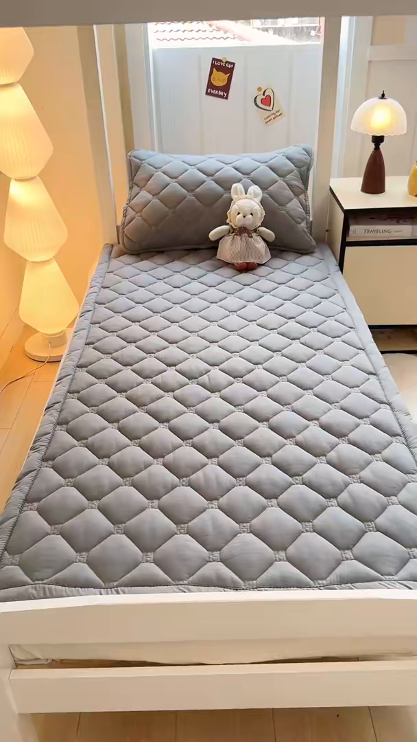 91家纺网 家纺一手货源 找家纺 梦初语 2025新款轻奢H刺绣学生宿舍上下铺床垫褥 深灰