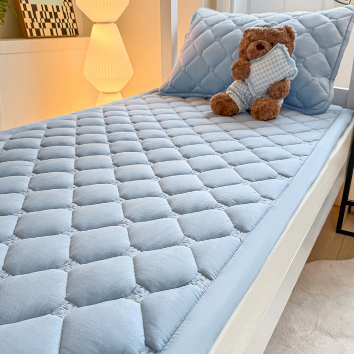 91家纺网 家纺一手货源 找家纺 梦初语 2025新款轻奢H刺绣学生宿舍上下铺床垫褥 雾蓝