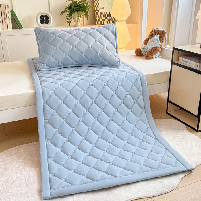 91家纺网 家纺一手货源 找家纺 梦初语 2025新款轻奢H刺绣学生宿舍上下铺床垫褥 雾蓝