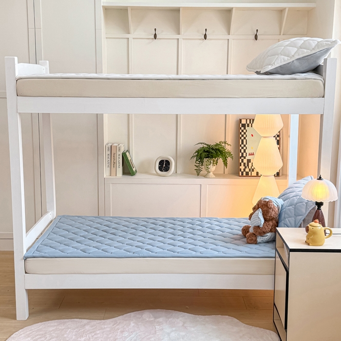 91家纺网 家纺一手货源 找家纺 梦初语 2025新款轻奢H刺绣学生宿舍上下铺床垫褥 雾蓝