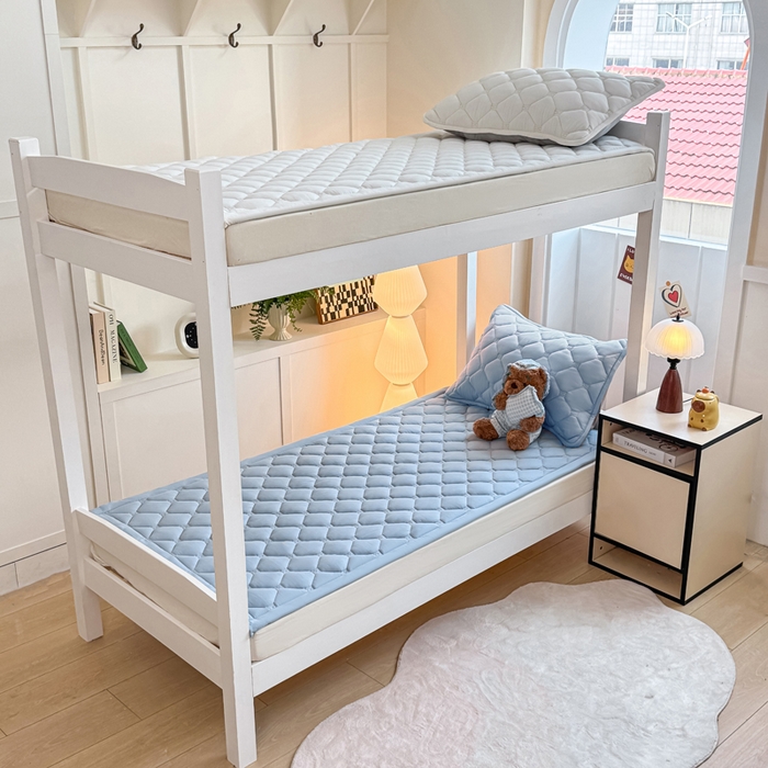 91家纺网 家纺一手货源 找家纺 梦初语 2025新款轻奢H刺绣学生宿舍上下铺床垫褥 雾蓝