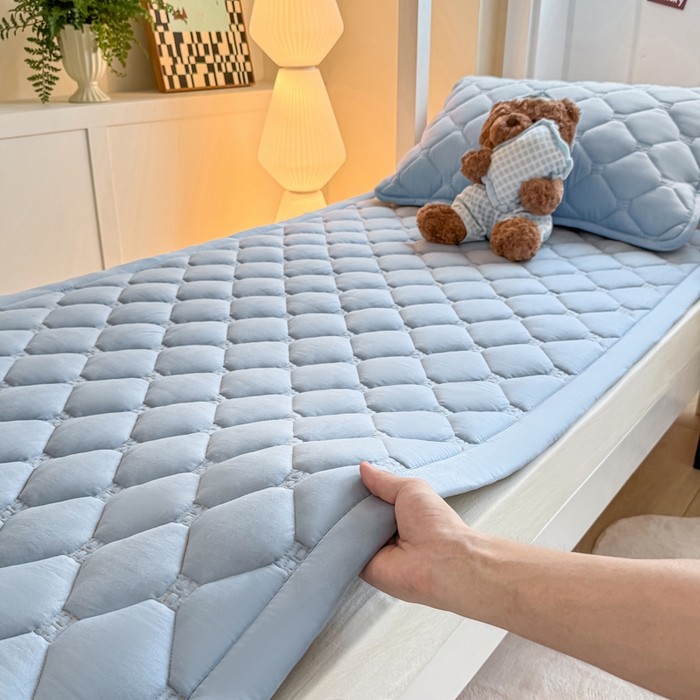 91家纺网 家纺一手货源 找家纺 梦初语 2025新款轻奢H刺绣学生宿舍上下铺床垫褥 雾蓝