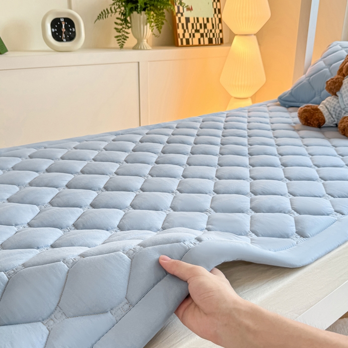 91家纺网 家纺一手货源 找家纺 梦初语 2025新款轻奢H刺绣学生宿舍上下铺床垫褥 雾蓝