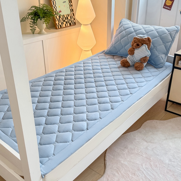 91家纺网 家纺一手货源 找家纺 梦初语 2025新款轻奢H刺绣学生宿舍上下铺床垫褥 雾蓝