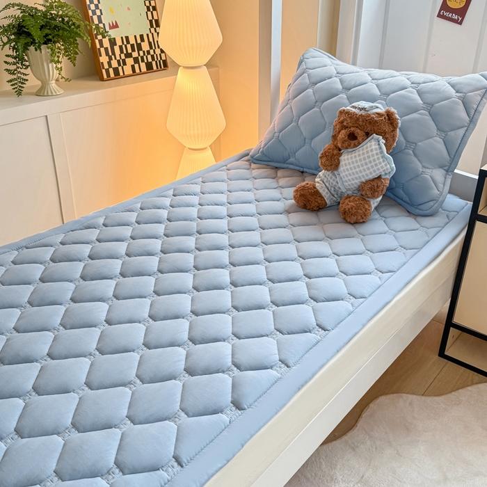 91家纺网 家纺一手货源 找家纺 梦初语 2025新款轻奢H刺绣学生宿舍上下铺床垫褥 雾蓝