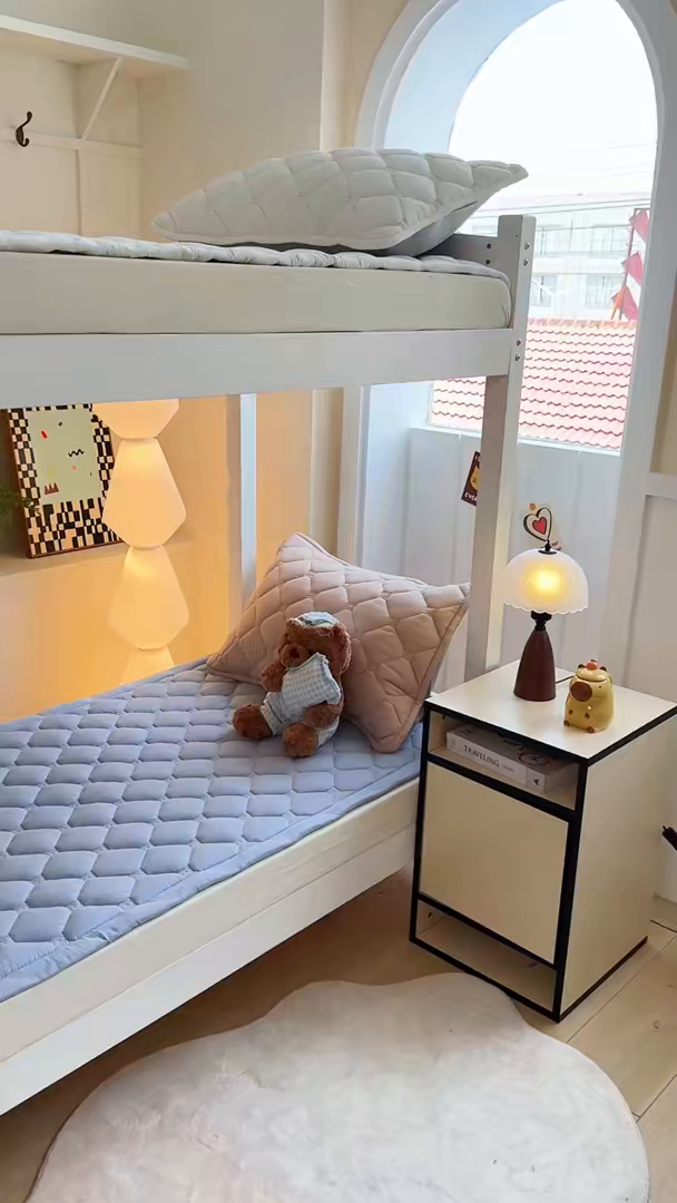 91家纺网 家纺一手货源 找家纺 梦初语 2025新款轻奢H刺绣学生宿舍上下铺床垫褥 雾蓝