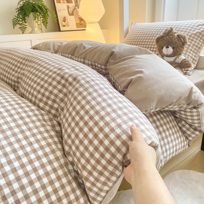 91家纺网 家纺一手货源 找家纺 梦初语 2025新款A类水洗棉超柔格子系列学生宿舍上下铺三件套套件 咖小格