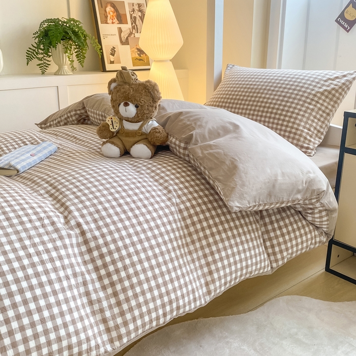 91家纺网 家纺一手货源 找家纺 梦初语 2025新款A类水洗棉超柔格子系列学生宿舍上下铺三件套套件 咖小格