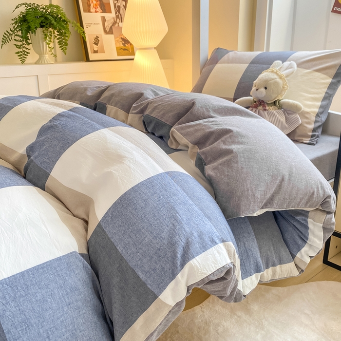 91家纺网 家纺一手货源 找家纺 梦初语 2025新款A类水洗棉超柔格子系列学生宿舍上下铺三件套套件 蓝大格