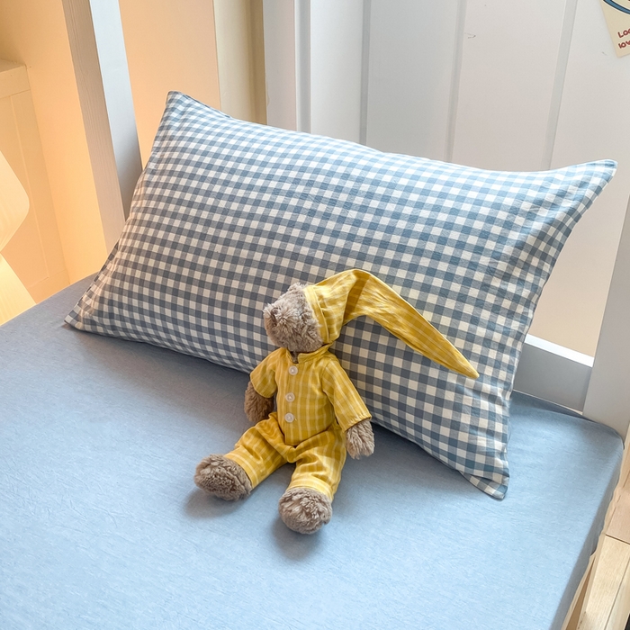 91家纺网 家纺一手货源 找家纺 梦初语 2025新款A类水洗棉超柔格子系列学生宿舍上下铺三件套套件 蓝小格