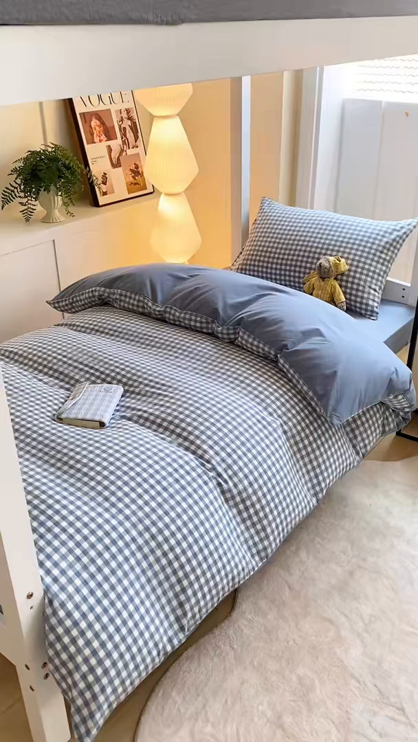 91家纺网 家纺一手货源 找家纺 梦初语 2025新款A类水洗棉超柔格子系列学生宿舍上下铺三件套套件 蓝小格