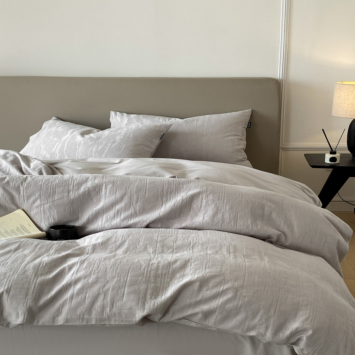 91家纺网 家纺一手货源 找家纺 禾时 2025新款A类60支加厚长绒棉全棉纯棉立体提花轻奢四件套 巴洛克（灰）