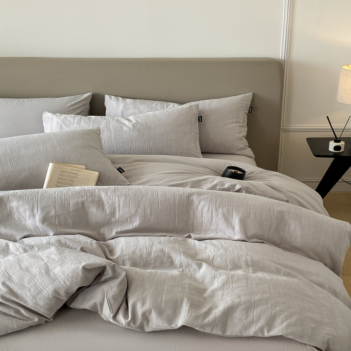 91家纺网 家纺一手货源 找家纺 禾时 2025新款A类60支加厚长绒棉全棉纯棉立体提花轻奢四件套 巴洛克（灰）