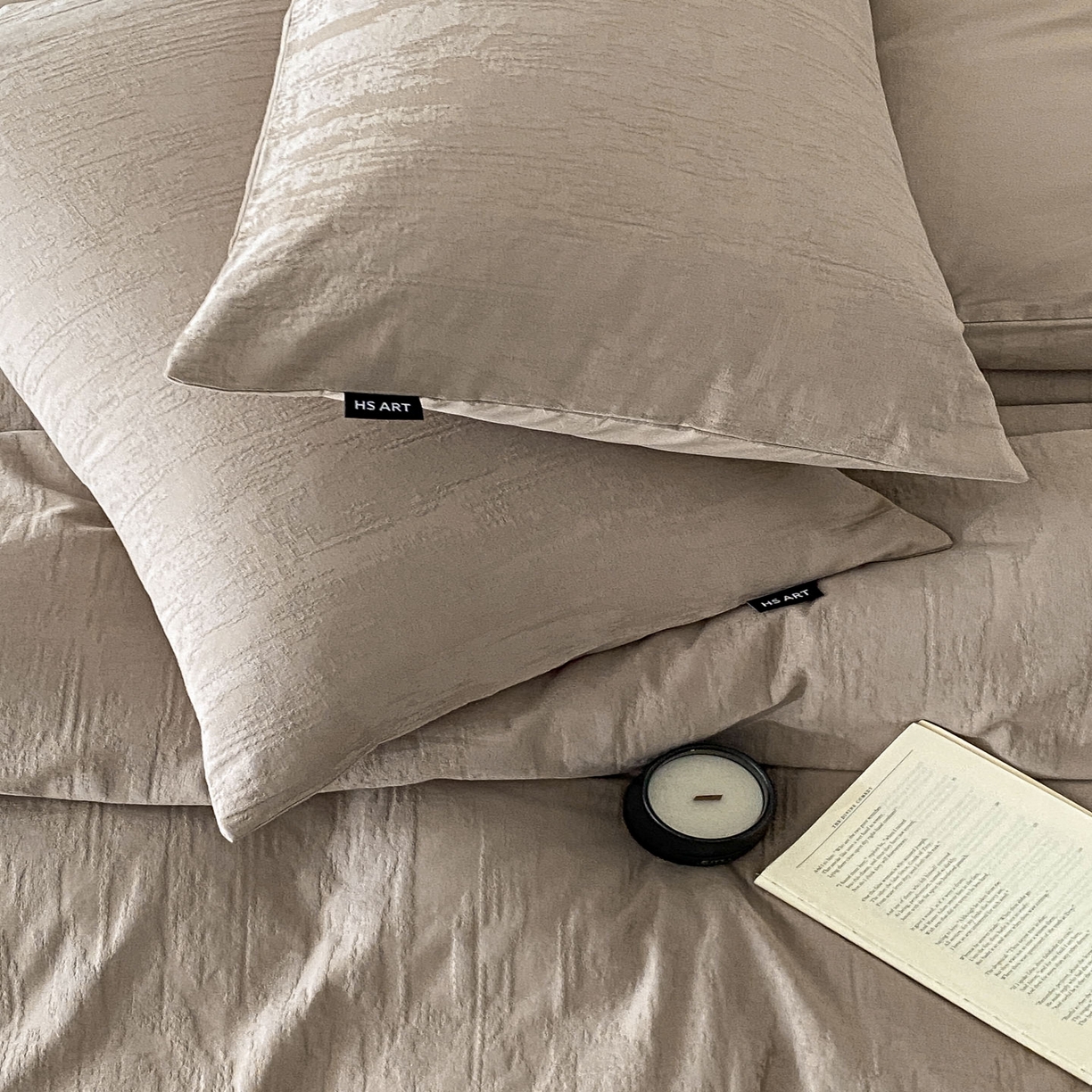 91家纺网 家纺一手货源 找家纺 禾时 2025新款A类60支加厚长绒棉全棉纯棉立体提花轻奢四件套 巴洛克（咖）