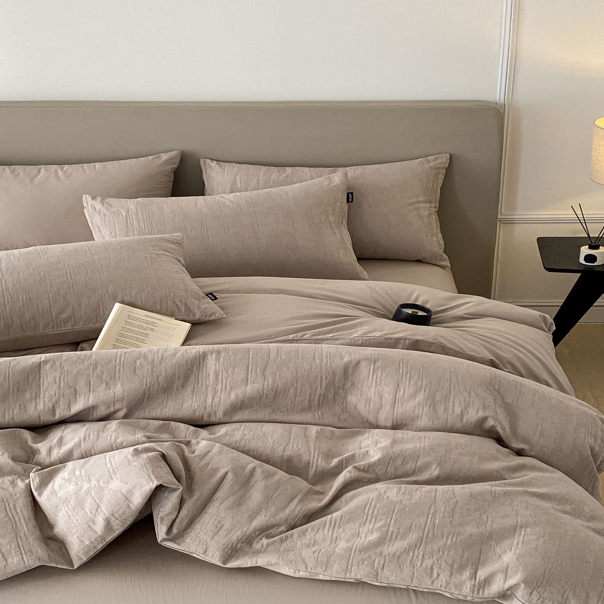 91家纺网 家纺一手货源 找家纺 禾时 2025新款A类60支加厚长绒棉全棉纯棉立体提花轻奢四件套 巴洛克（咖）