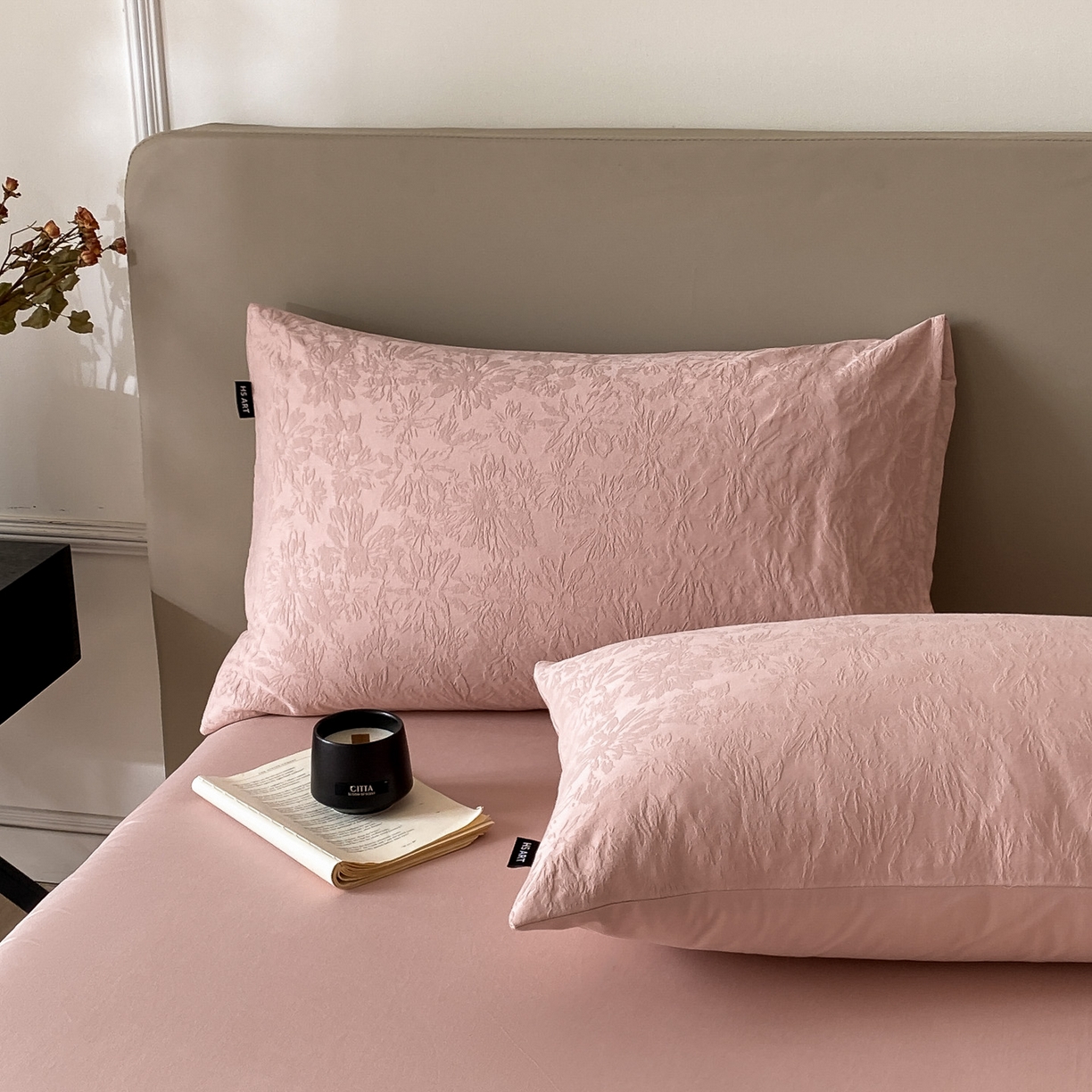 91家纺网 家纺一手货源 找家纺 禾时 2025新款A类60支加厚长绒棉全棉纯棉立体提花轻奢四件套 初禾（豆沙）