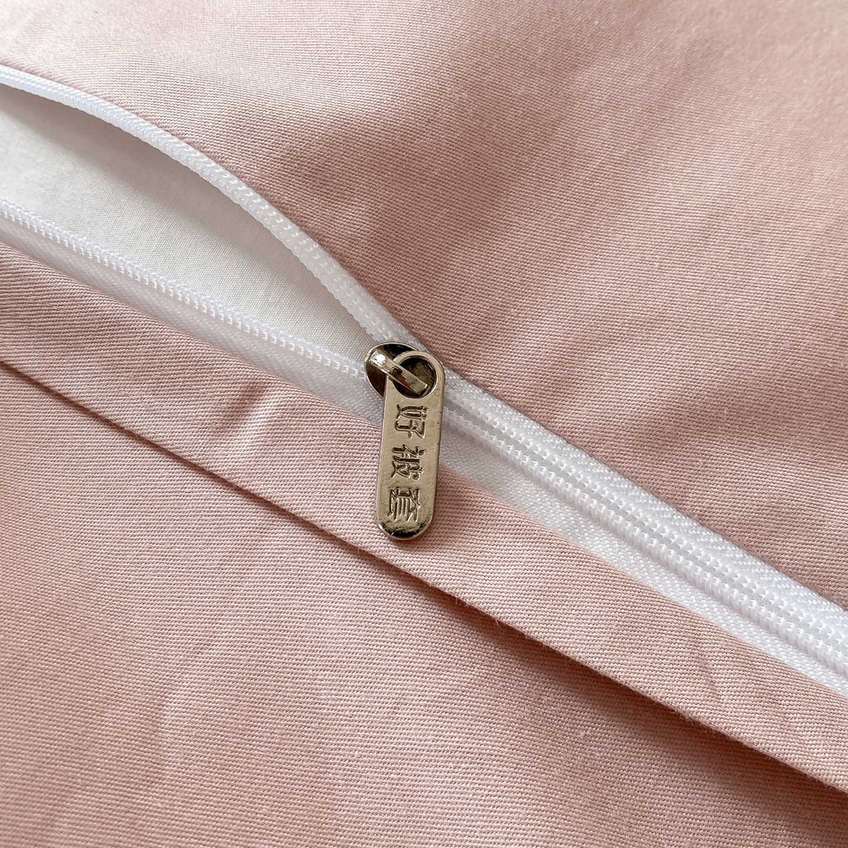 91家纺网 家纺一手货源 找家纺 禾时 2025新款A类60支加厚长绒棉全棉纯棉立体提花轻奢四件套 初禾（豆沙）