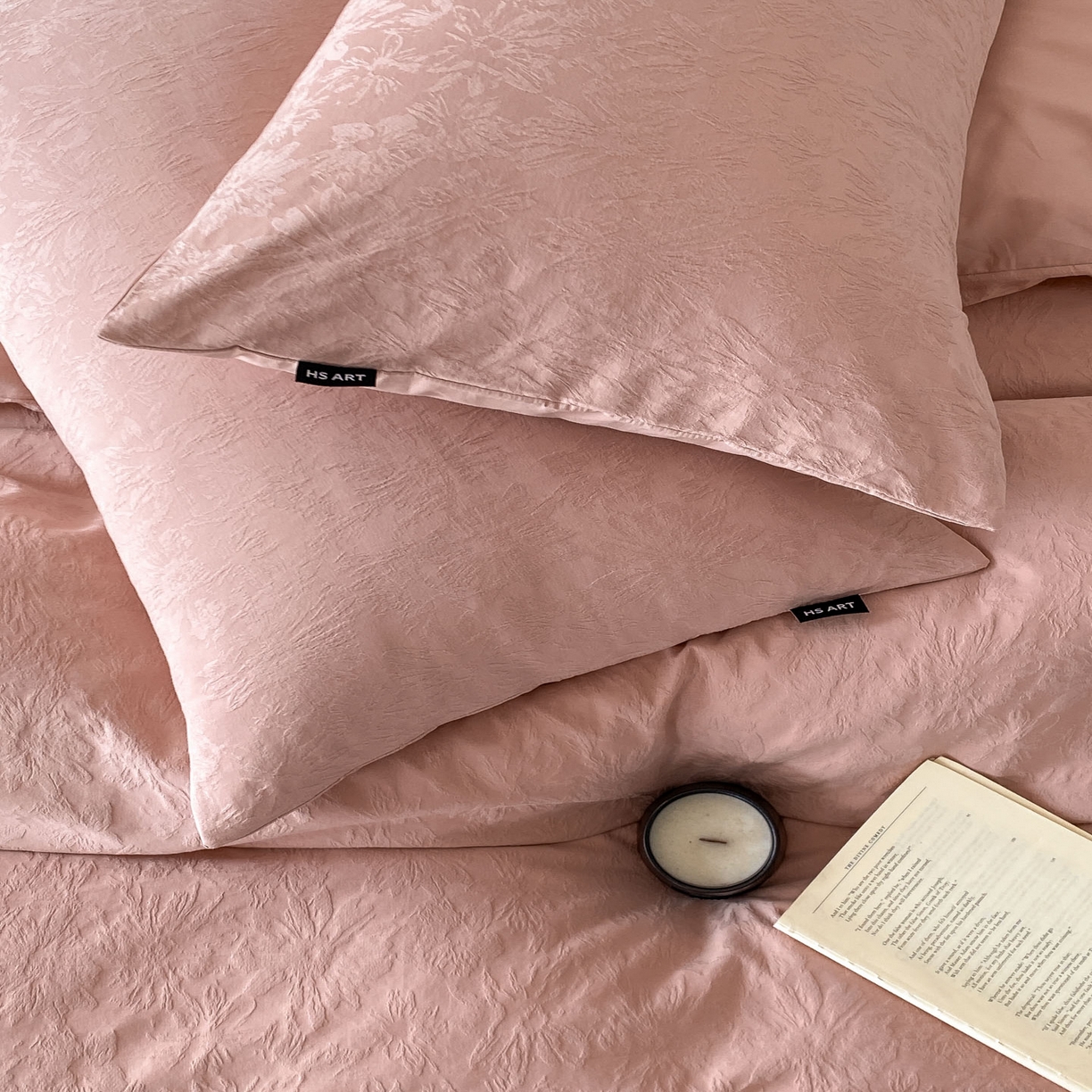 91家纺网 家纺一手货源 找家纺 禾时 2025新款A类60支加厚长绒棉全棉纯棉立体提花轻奢四件套 初禾（豆沙）