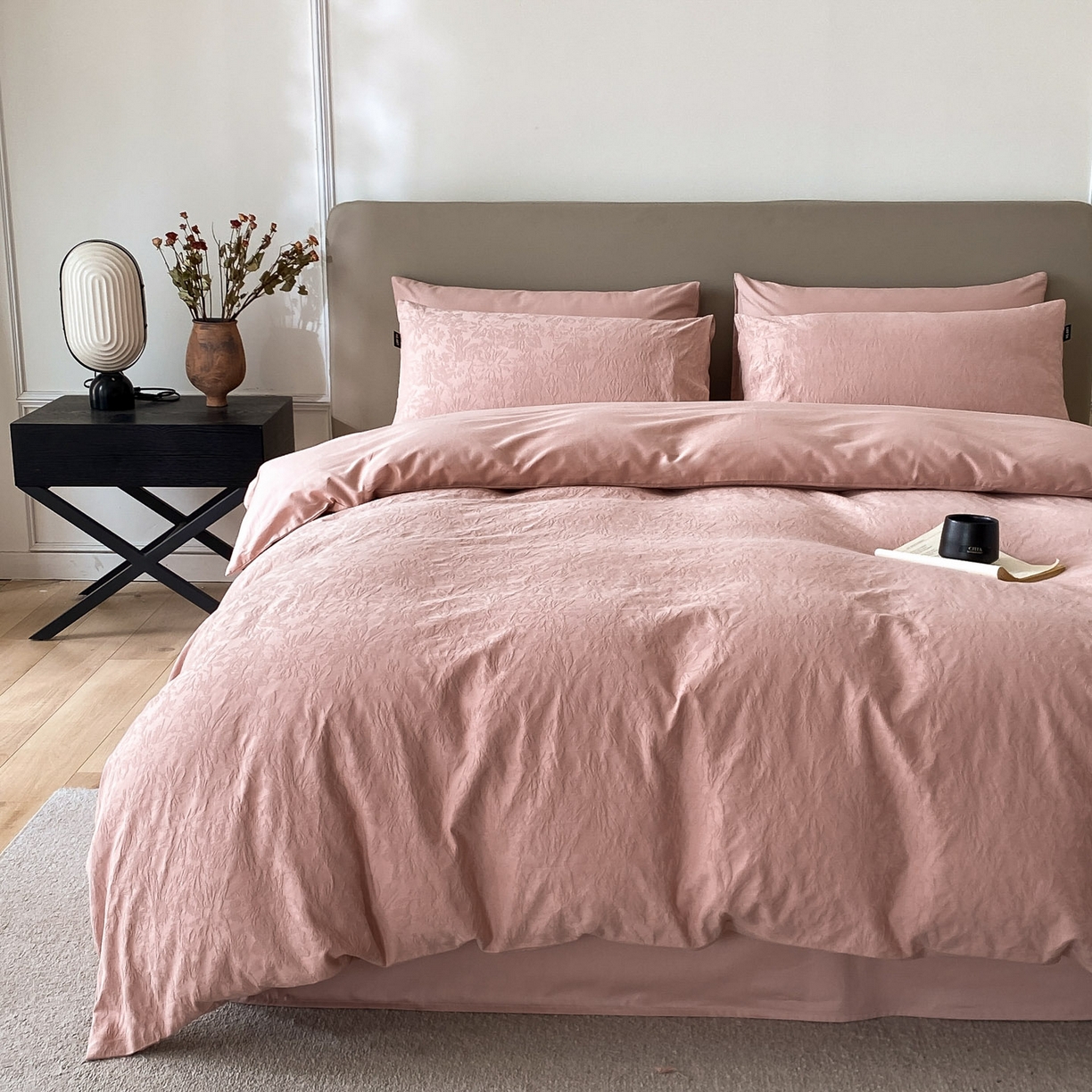 91家纺网 家纺一手货源 找家纺 禾时 2025新款A类60支加厚长绒棉全棉纯棉立体提花轻奢四件套 初禾（豆沙）